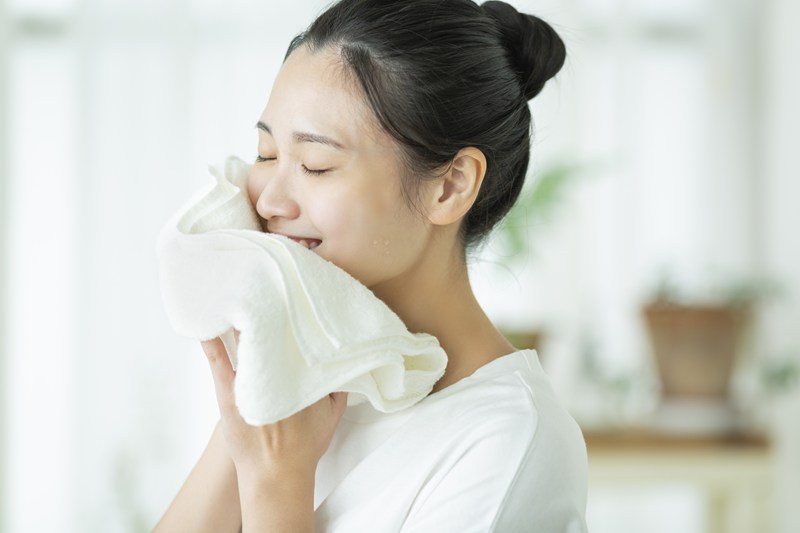 正しい洗顔のやり方完全ガイド│肌悩み別のポイントやNG行動も解説
